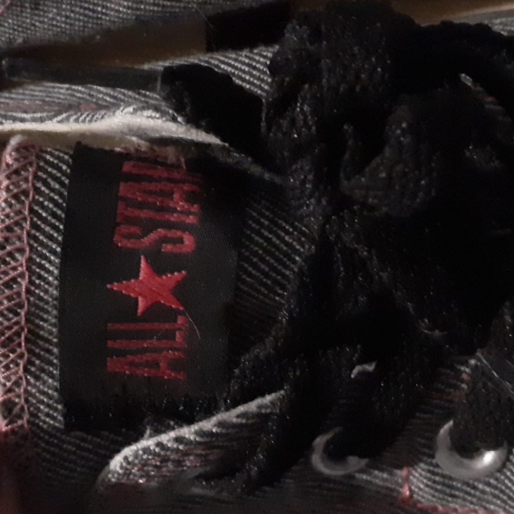 Converse - Picture 2 of 4